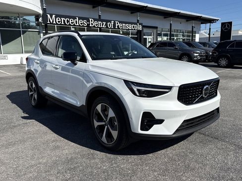 New 2026 Volvo XC40 B5 Plus w/ Protection Package Premier image 7
