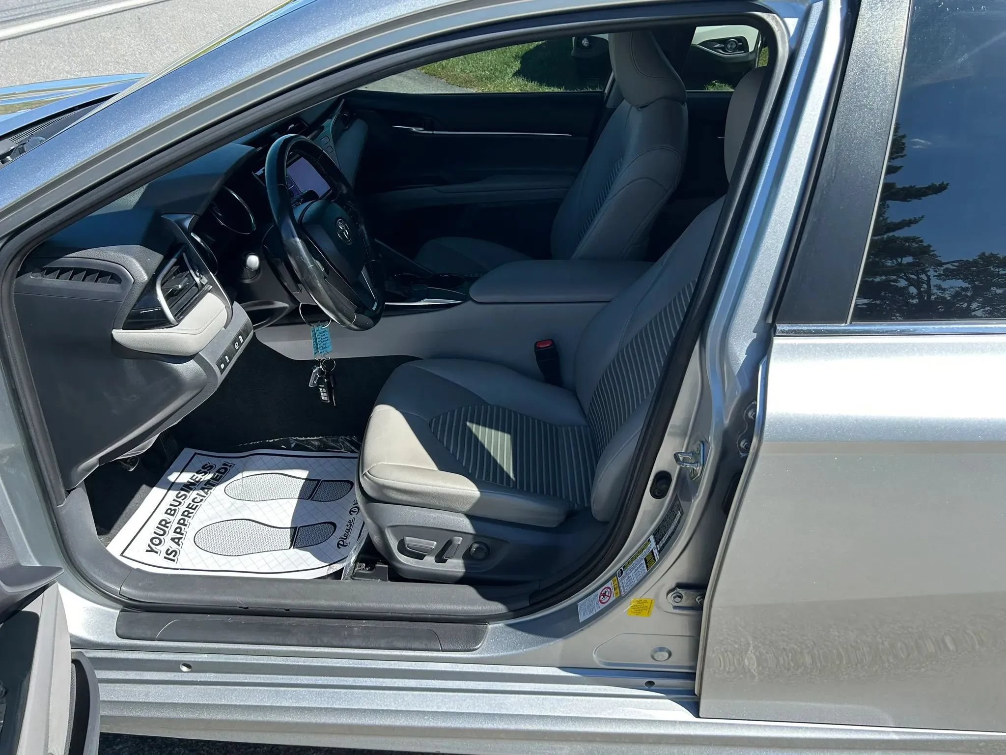 Used 2019 Toyota Camry SE FWD image 13