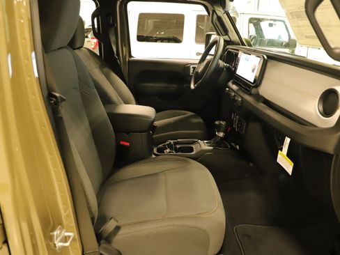 New 2025 Jeep Gladiator Sport image 16