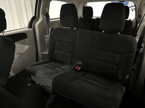 Used 2019 Dodge Grand Caravan SE FWD image 24