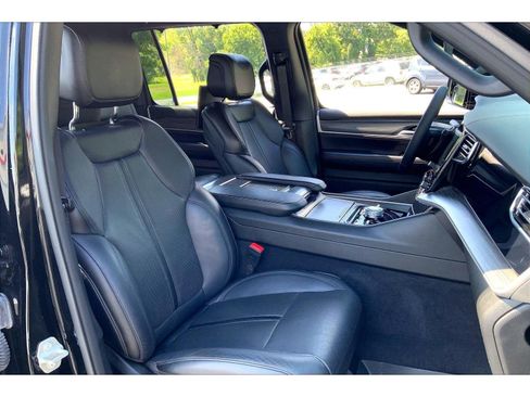 Used 2024 Jeep Wagoneer Series II w/ Convenience Group I AWD/4WD image 7