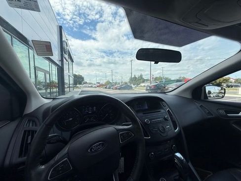 Used 2015 Ford Focus SE w/ Equipment Group 201A FWD image 14