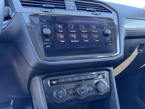 Certified 2021 Volkswagen Tiguan SE w/ Panoramic Sunroof Package image 25