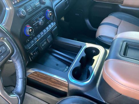 Used 2022 Chevrolet Silverado 1500 High Country w/ Technology Package image 17