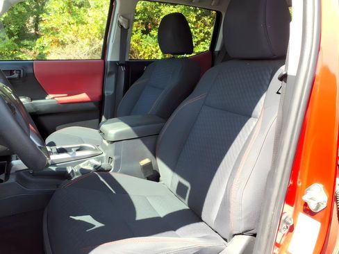 Used 2020 Toyota Tacoma SR5 RWD image 14