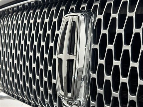 Used 2021 Lincoln Navigator Reserve w/ Luxury Package image 16