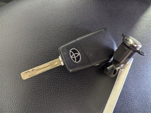 Used 2023 Toyota RAV4 LE image 27