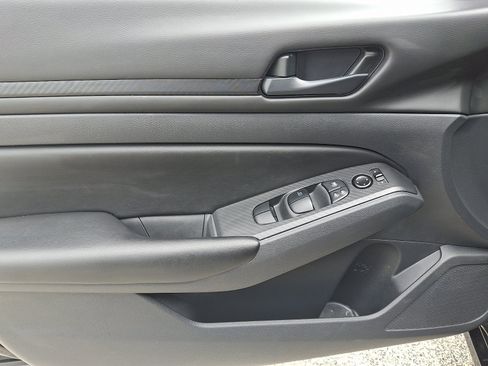 Certified 2025 Nissan Altima 2.5 S FWD image 12