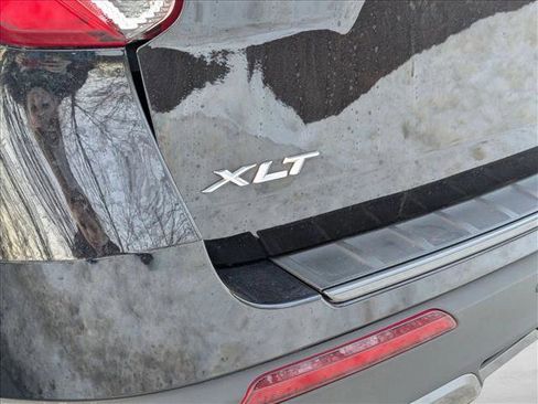 Used 2022 Ford Explorer XLT w/ Equipment Group 202A image 10