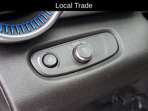 Used 2025 Chevrolet Trax LT w/ LT Convenience Package image 7