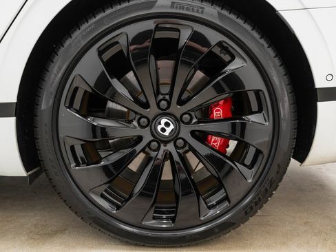 Used 2022 Bentley Flying Spur Plug-In Hybrid image 9