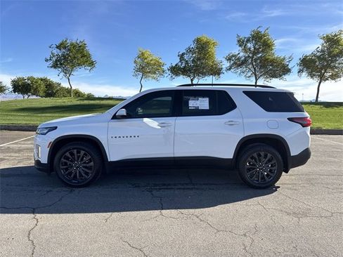 Used 2023 Chevrolet Traverse RS image 8