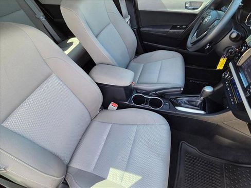 Used 2016 Toyota Corolla LE FWD image 19