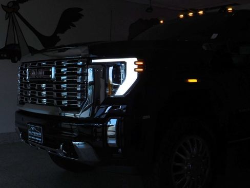 Used 2025 GMC Sierra 3500 Denali w/ Denali Reserve Package AWD/4WD image 15