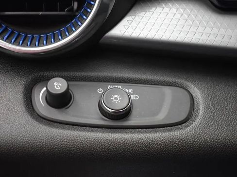 Used 2025 Chevrolet Trax LT image 22