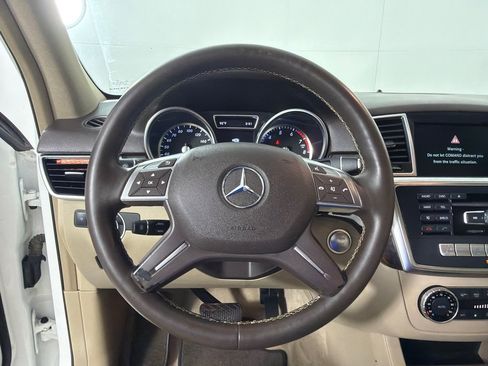 Used 2015 Mercedes-Benz ML 350 4MATIC w/ Premium 1 Package image 13