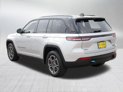 Used 2022 Jeep Grand Cherokee Trailhawk w/ Advanced Protech Group II AWD/4WD image 5