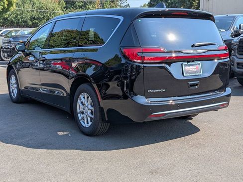New 2026 Chrysler Pacifica Select image 5