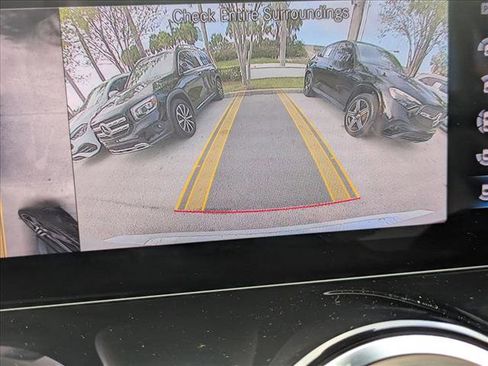 Certified 2022 Mercedes-Benz GLB 250 4MATIC w/ Premium Package Lite image 15