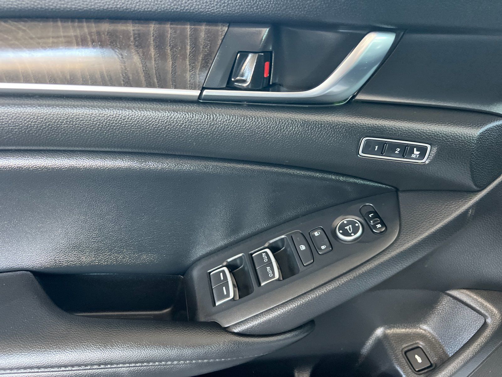 Used 2022 Honda Accord EX-L image 10