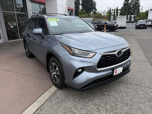 Certified 2024 Toyota Highlander XLE AWD/4WD image 10