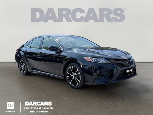 Used 2018 Toyota Camry SE FWD image 1