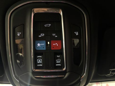 Used 2023 Jeep Grand Cherokee L Laredo RWD image 17