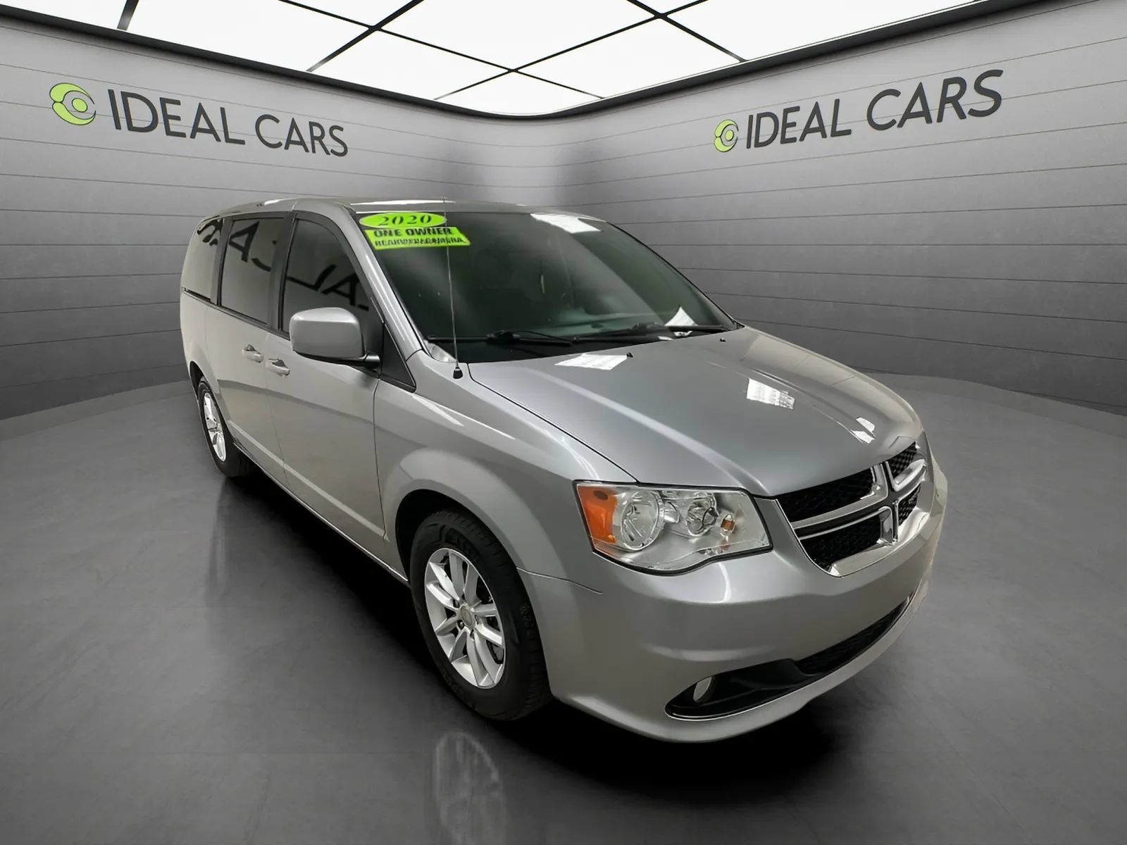 Used 2020 Dodge Grand Caravan SE FWD image 3