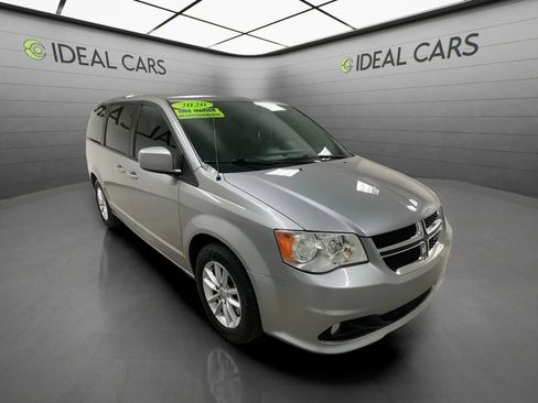 Used 2020 Dodge Grand Caravan SE FWD image 3