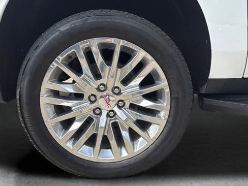 Used 2025 GMC Yukon XL Denali AWD/4WD image 26