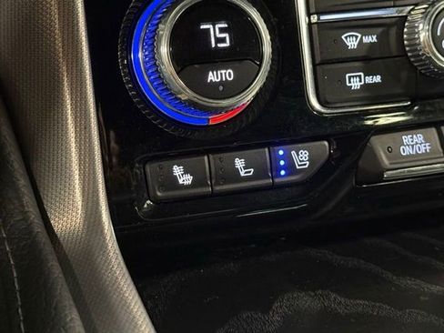 Used 2022 GMC Yukon Denali image 30