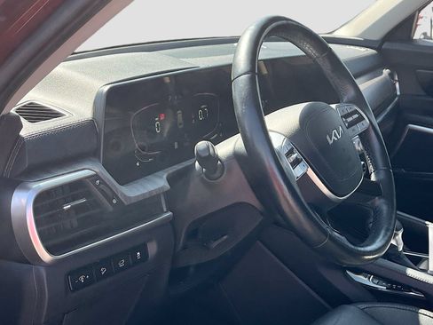 Used 2024 Kia Telluride EX w/ EX Captain's Chair Package AWD/4WD image 9