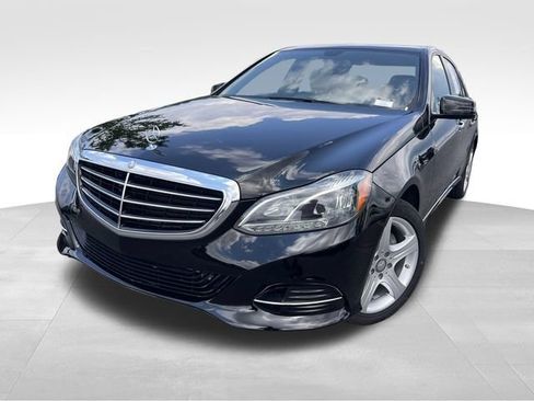 Used 2016 Mercedes-Benz E 350 Sedan w/ Keyless Go Package image 9