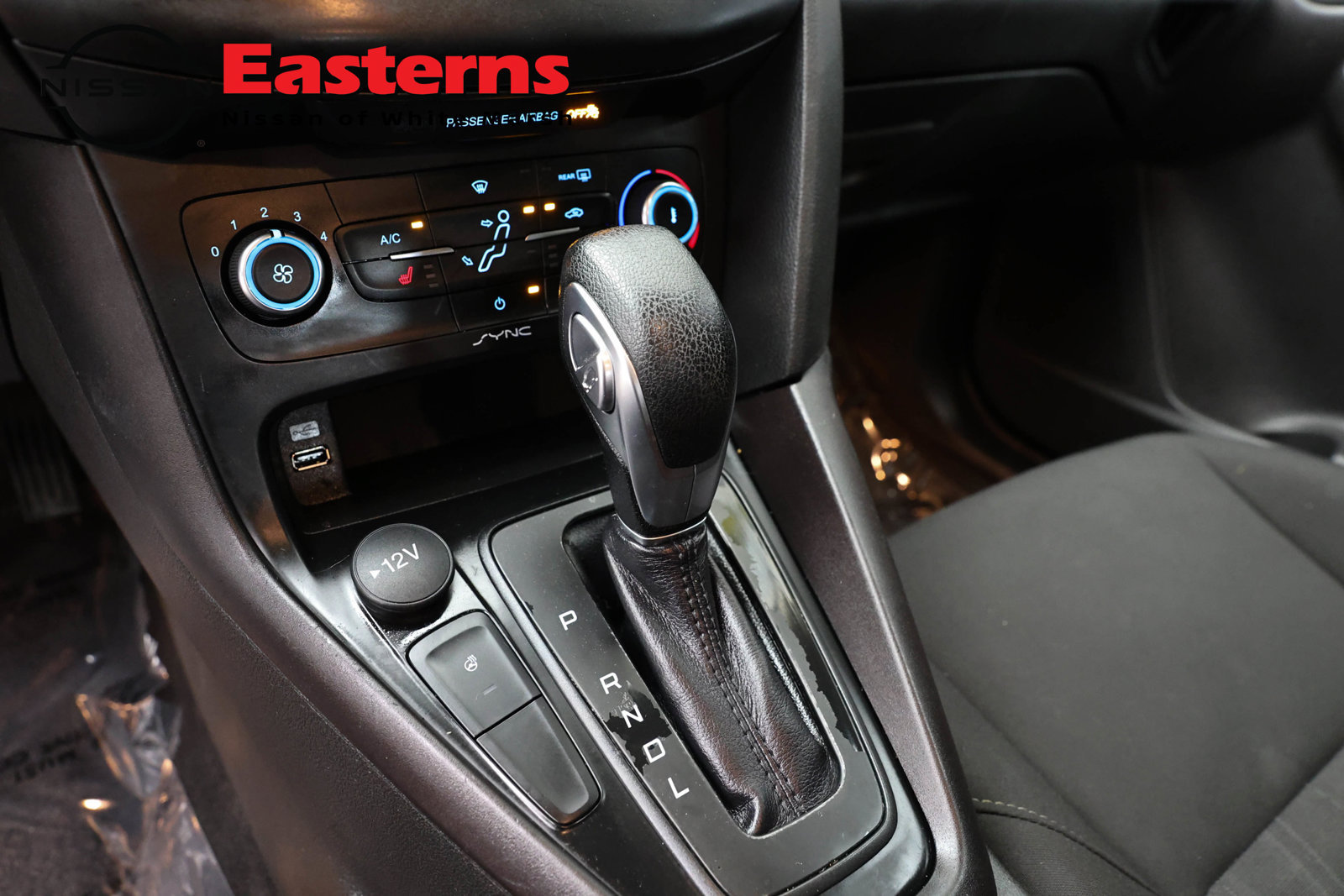Used 2018 Ford Focus SE w/ Cold Weather Package FWD image 13