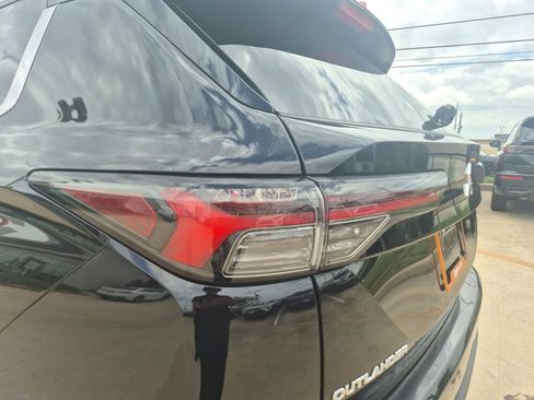 Used 2025 Mitsubishi Outlander ES AWD/4WD image 31
