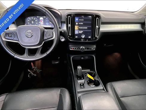 Used 2021 Volvo XC40 T4 Momentum w/ Protection Package Premier FWD image 15