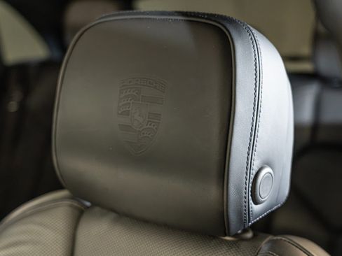 Certified 2022 Porsche Macan S AWD/4WD image 15