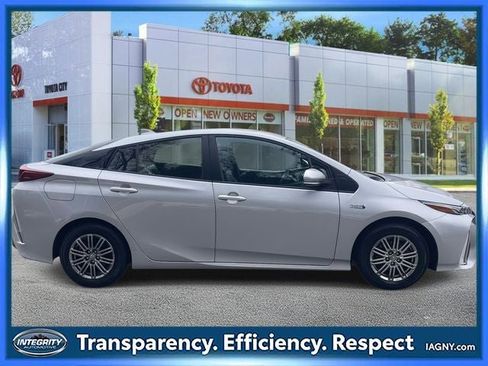 Certified 2021 Toyota Prius Prime XLE image 5