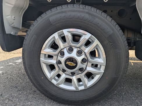 Used 2025 Chevrolet Silverado 2500 LT w/ Convenience Package AWD/4WD image 12