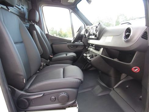 Used 2025 Mercedes-Benz Sprinter 2500 image 15