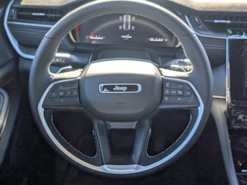 New 2025 Jeep Grand Cherokee Altitude image 10