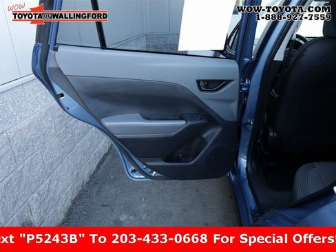 Used 2024 Subaru Crosstrek 2.0i Premium image 18