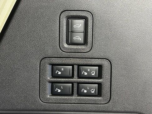 Used 2025 Nissan Armada Platinum Reserve AWD/4WD image 15