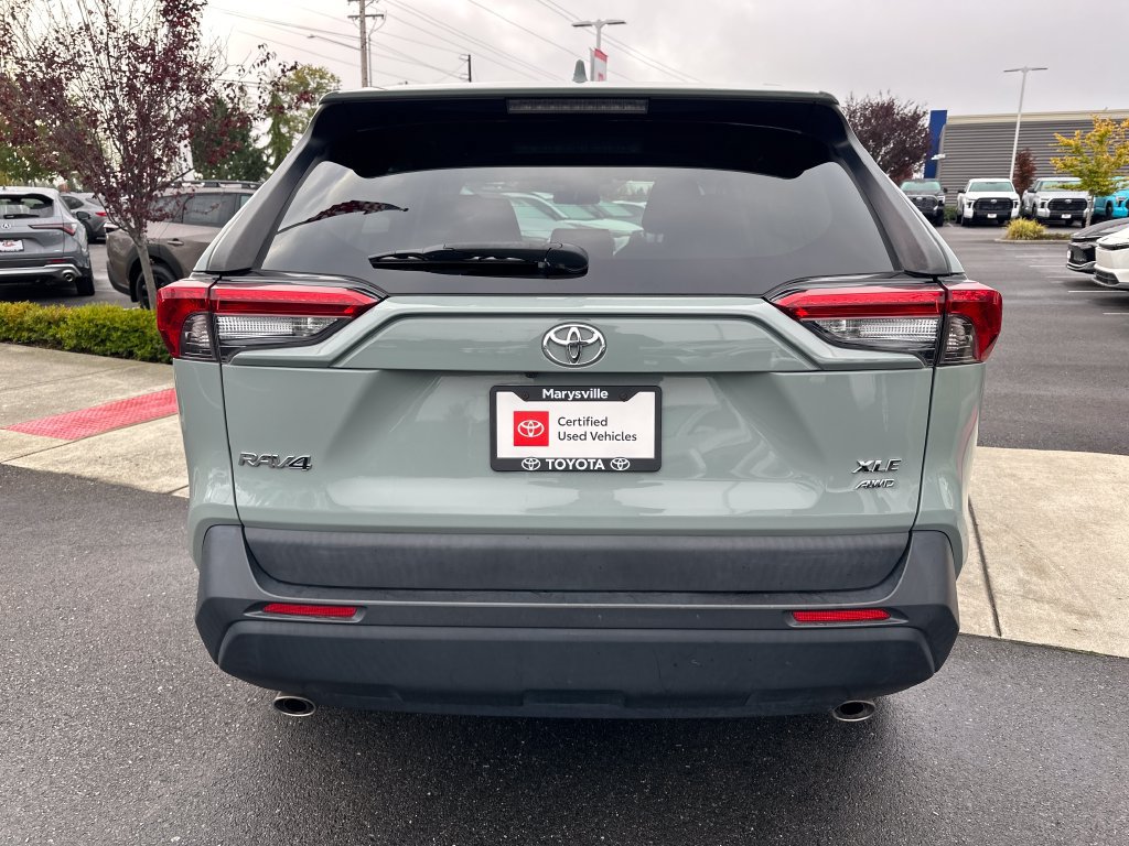 Used 2021 Toyota RAV4 XLE AWD/4WD image 4