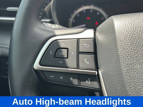 Used 2024 Toyota Highlander LE FWD image 21