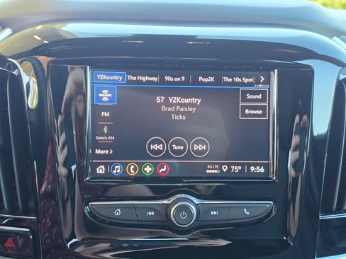 Used 2023 Chevrolet Traverse LT FWD image 21