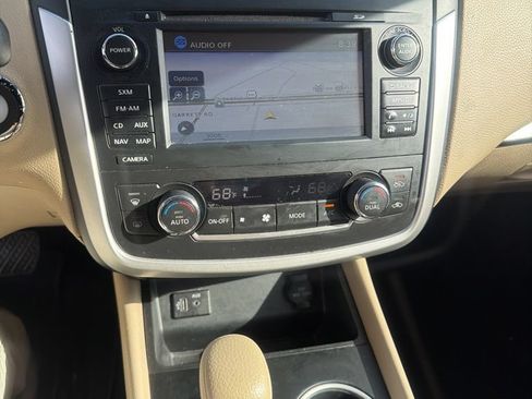 Used 2017 Nissan Altima 2.5 SV w/ Convenience Package FWD image 11