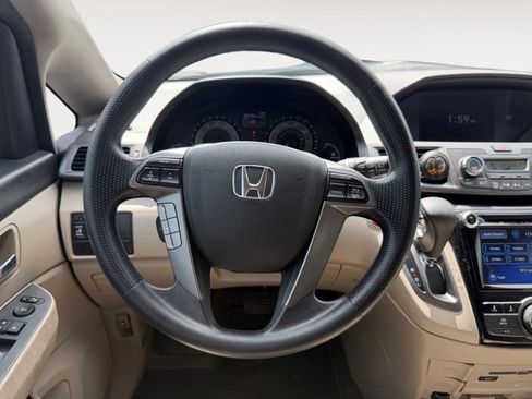 Used 2017 Honda Odyssey SE image 12