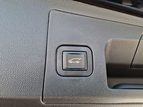 Used 2017 Cadillac XT5 FWD image 28