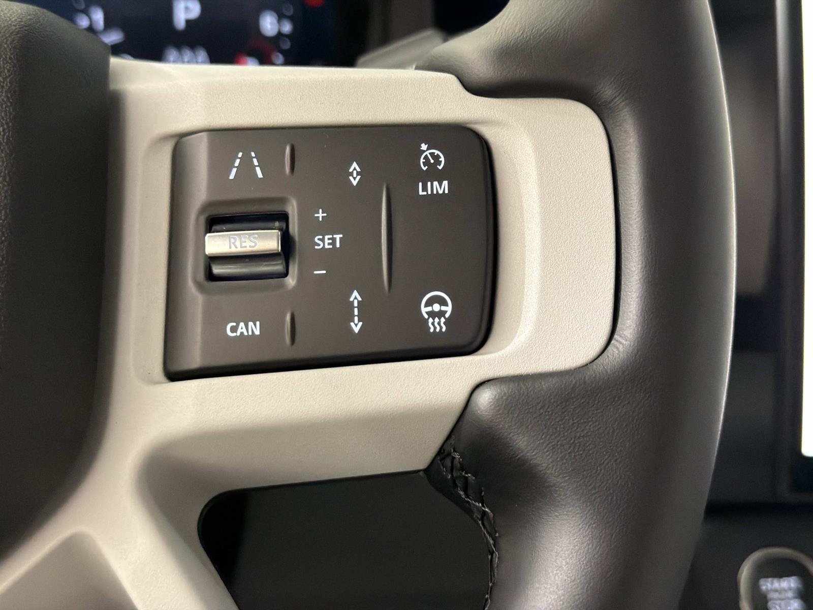 New 2026 Land Rover Defender 110 X-Dynamic SE AWD/4WD image 30